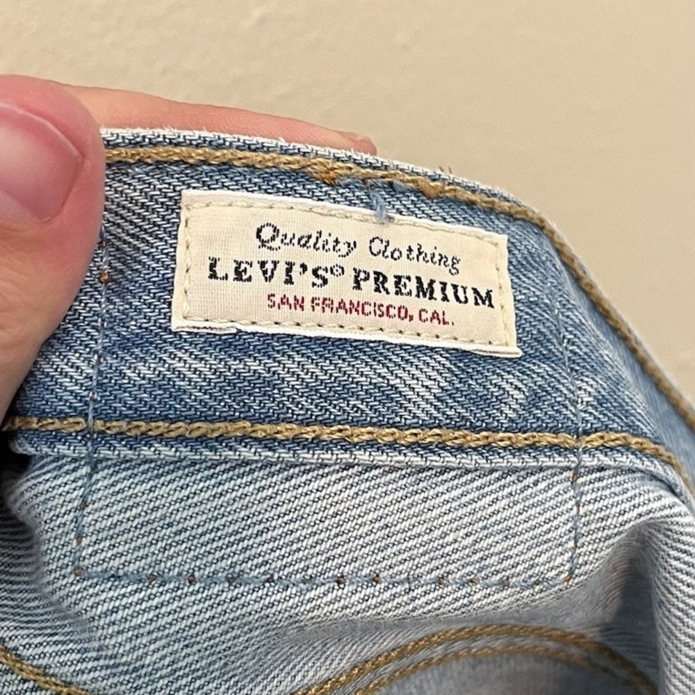 Levi's 501 Women's Jean Shorts 27 Light Wash Distressed 90s Classic Minimalist - Picture 7 of 9